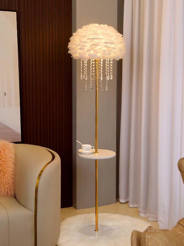 Торшер из перьев, Журнальный столик для хранения Хрусталя, Прикроватный диван для гостиной, спальня, Роскошная Вертикальная лампа в Скандинавском кремовом стиле