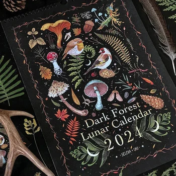 Лунный календарь Темного леса 2024 размером 12 X 8 дюймов на 2024 год содержит 12 оригинальных иллюстраций, нарисованных в течение года, 12 ежемесячных красочных  0