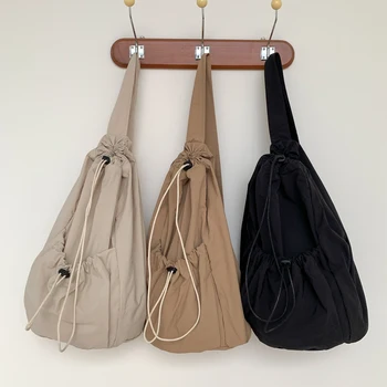 2022 Новая женская сумка в стиле подготовки к отдыху Корейско-Китайская женская сумка Женская нейлоновая сумка с кисточкой через плечо Распродажа полной упаковки  5